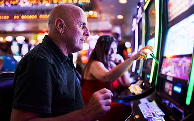 Best Las Vegas Hotels and Casinos for Seniors [Discounts]