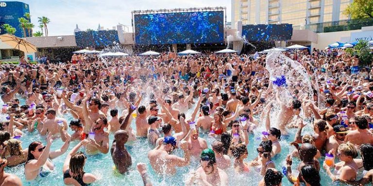 19 Best Adult Only Pools in Las Vegas in 2023 [with Prices]